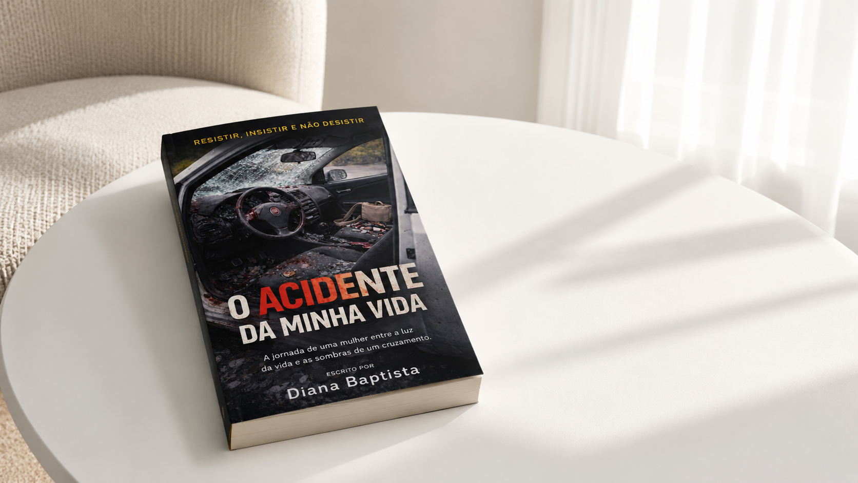 O livro O Acidente da Minha Vida sobre uma mesa num ambiente luminoso